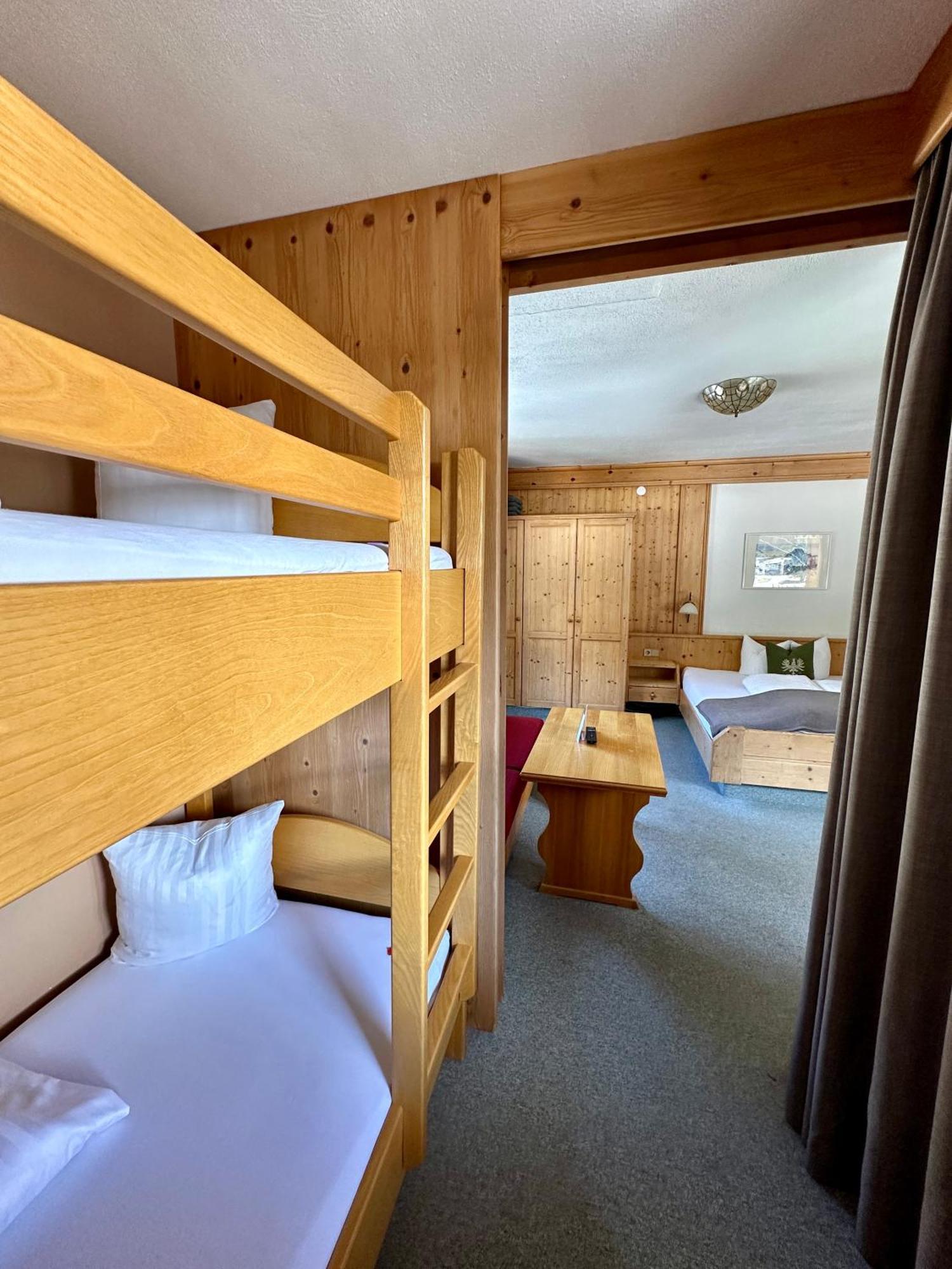 Hotel Zirbenhof Sankt Leonhard im Pitztal Rom bilde